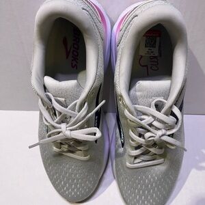Brooks Women's Gray/White Size 11.5 Athletic Running Shoes Excellent Condition